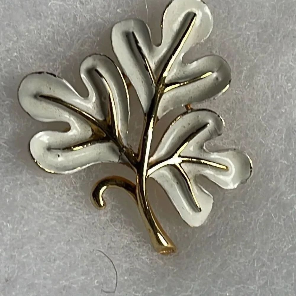 Vintage enamel leaf open cut leaf brooch